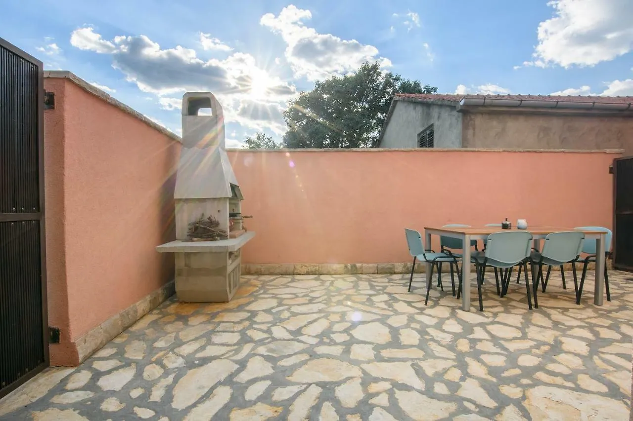 Apartments David Gornji Karin Croatie